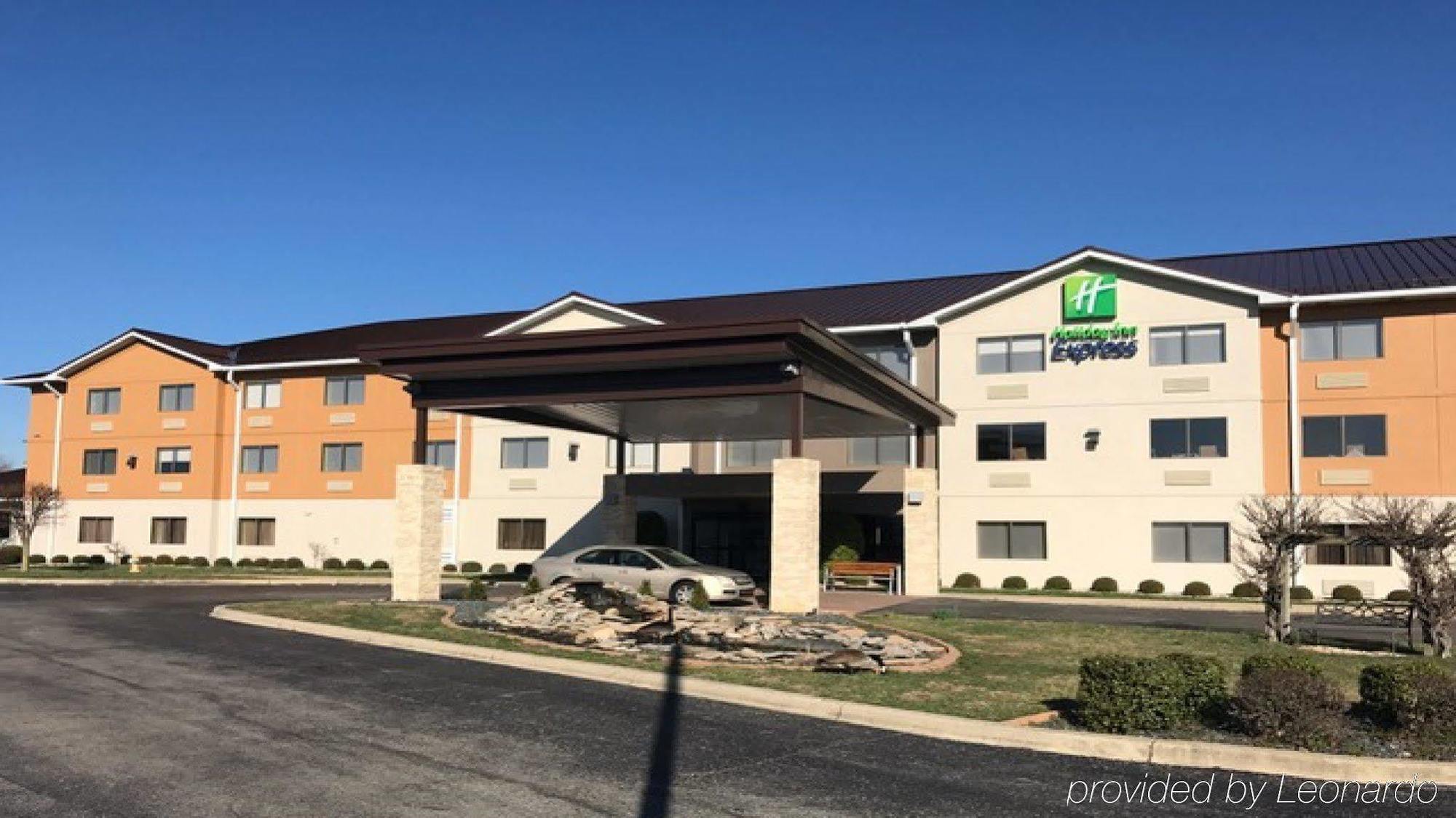 Holiday Inn Express Louisville Northeast, An Ihg Hotel Dış mekan fotoğraf