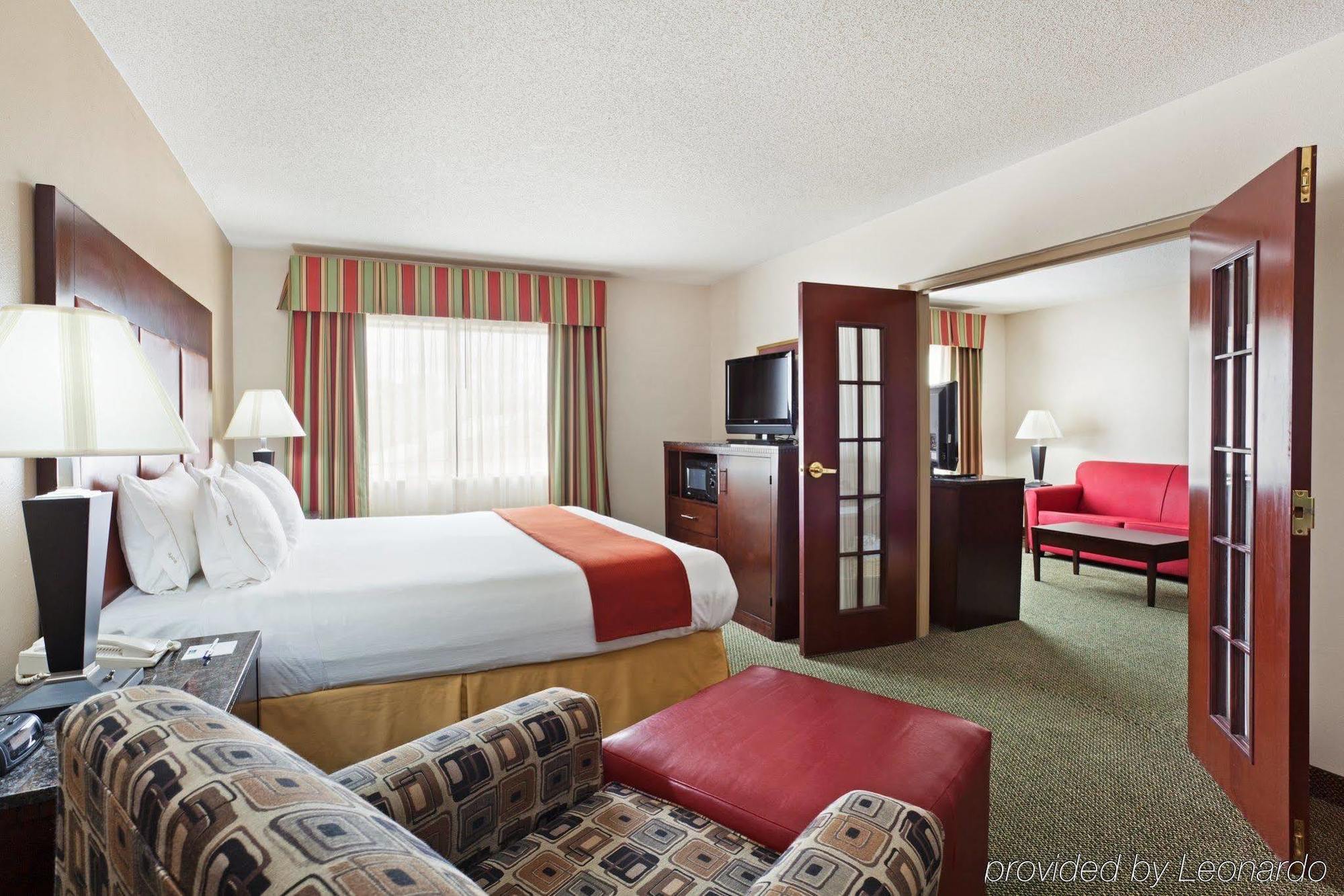 Holiday Inn Express Louisville Northeast, An Ihg Hotel Dış mekan fotoğraf